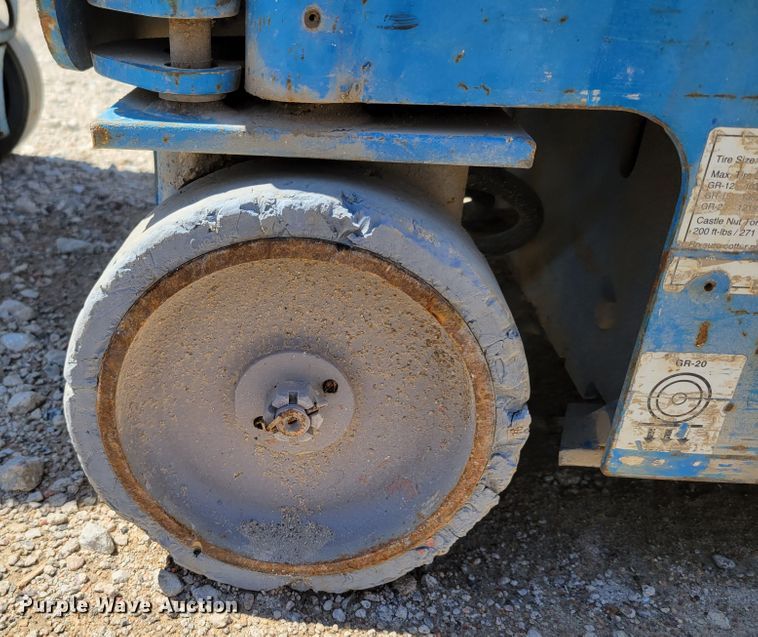 image for item DM7992 (2) Genie GR-20 scissor lifts