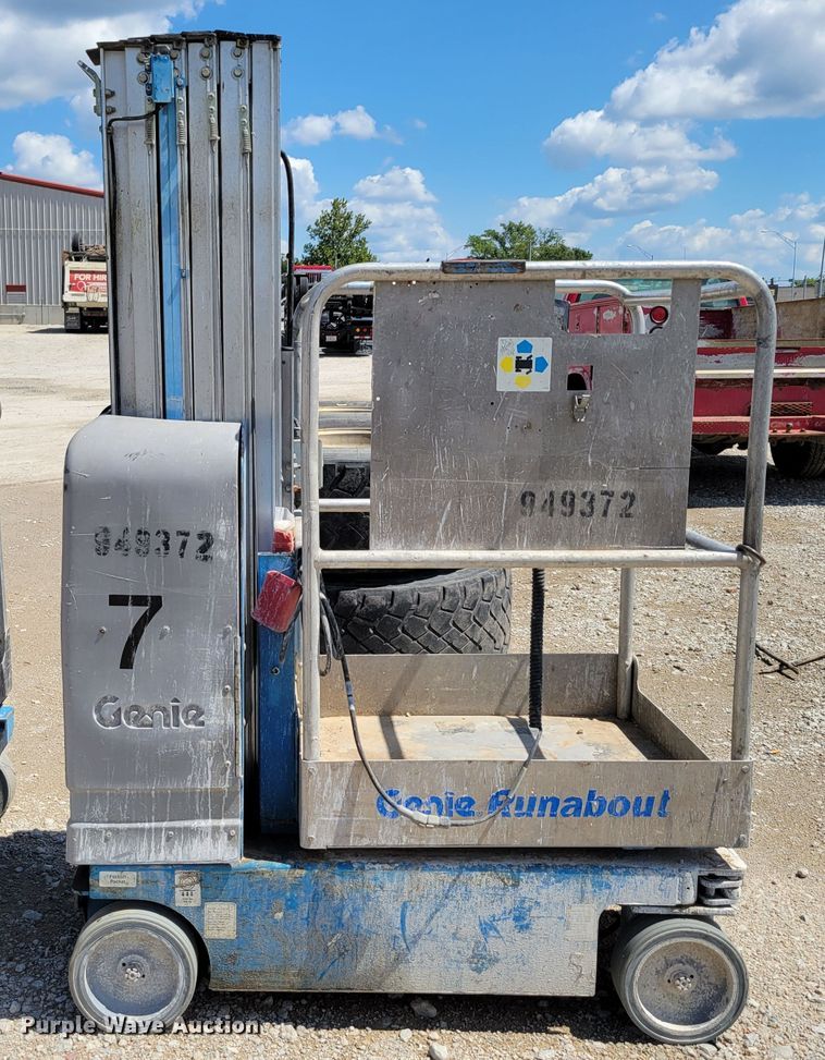 image for item DM7992 (2) Genie GR-20 scissor lifts