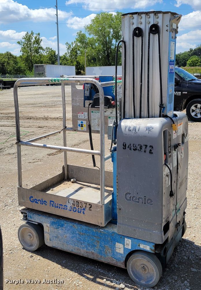 image for item DM7992 (2) Genie GR-20 scissor lifts
