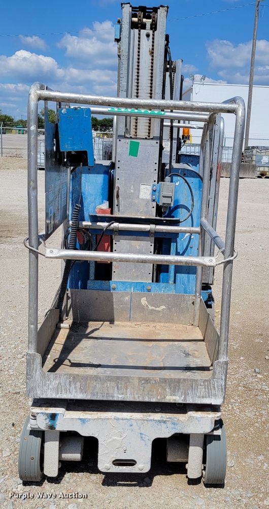 image for item DM7992 (2) Genie GR-20 scissor lifts