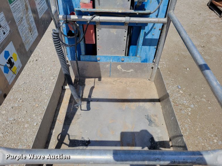 image for item DM7992 (2) Genie GR-20 scissor lifts