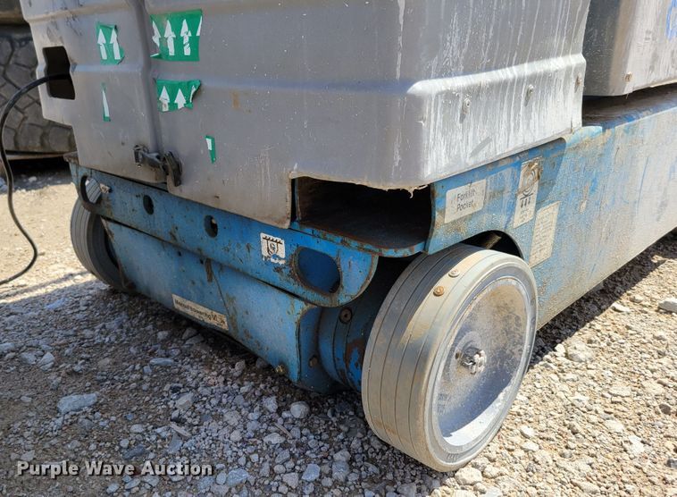 image for item DM7992 (2) Genie GR-20 scissor lifts