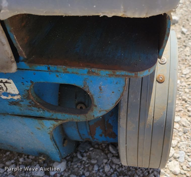 image for item DM7992 (2) Genie GR-20 scissor lifts