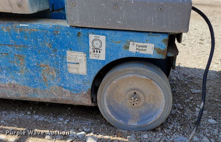 image for item DM7992 (2) Genie GR-20 scissor lifts