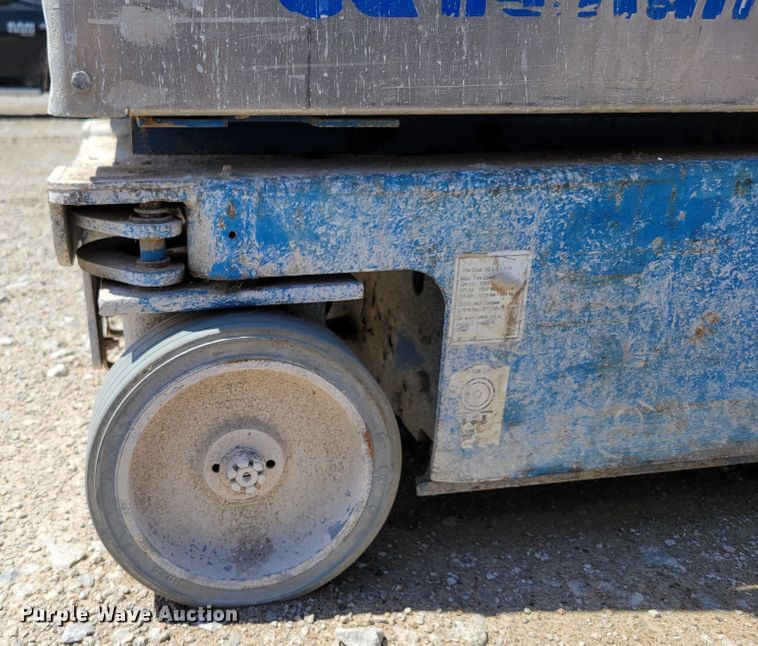 image for item DM7992 (2) Genie GR-20 scissor lifts