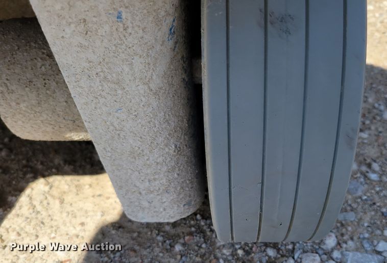 image for item DM7992 (2) Genie GR-20 scissor lifts