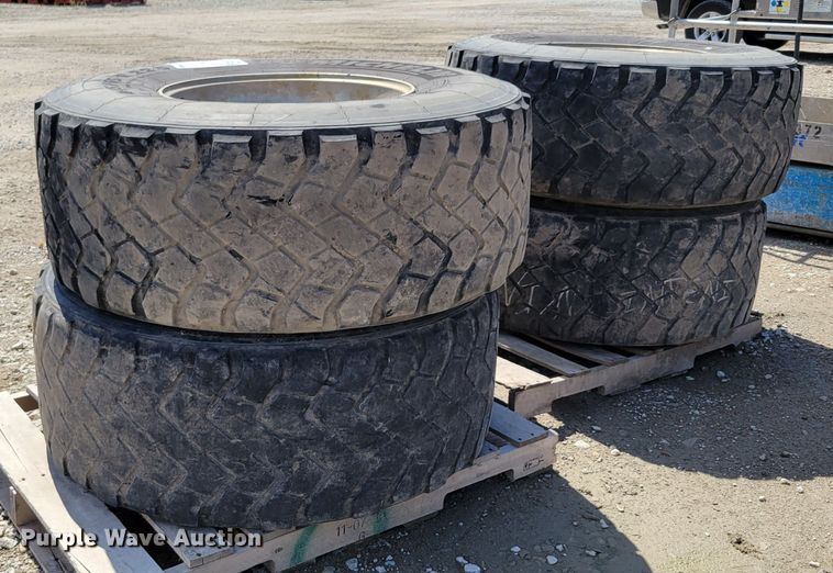 image for item DM7998 (4) Michelin tires and wheels