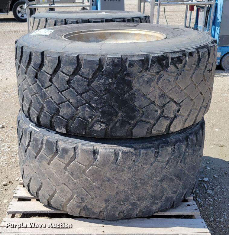 image for item DM7998 (4) Michelin tires and wheels