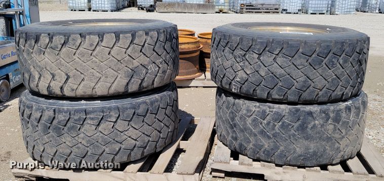 image for item DM7998 (4) Michelin tires and wheels