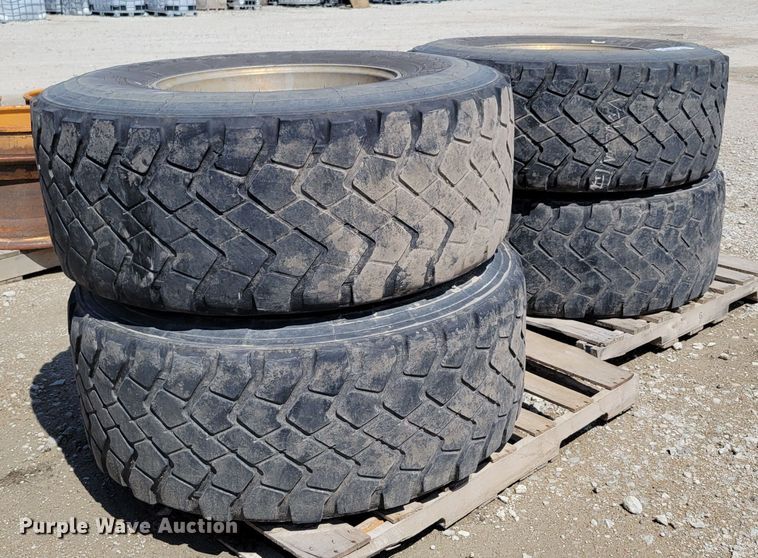 image for item DM7998 (4) Michelin tires and wheels