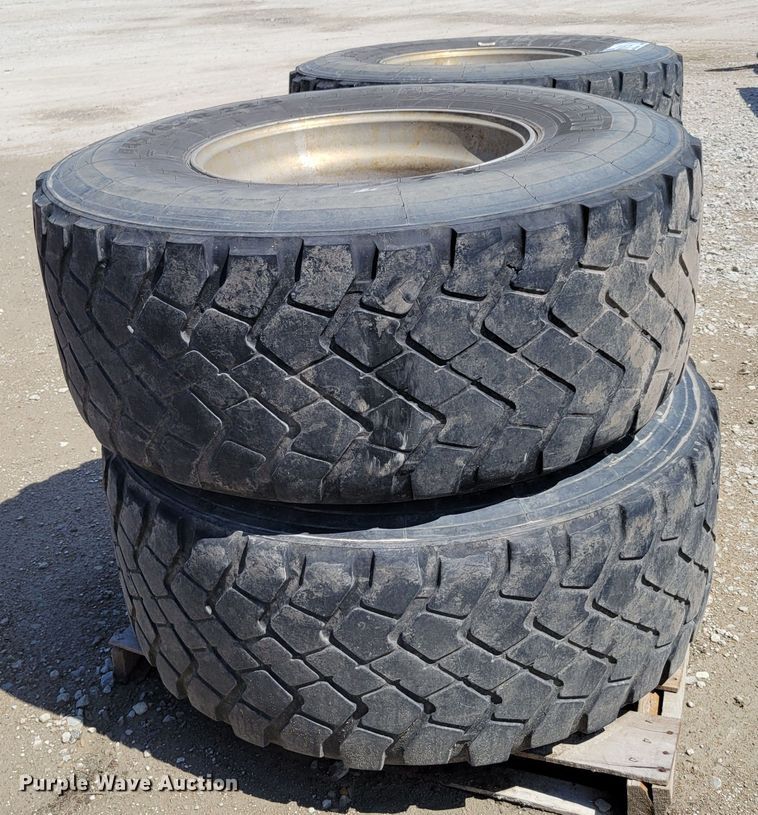 image for item DM7998 (4) Michelin tires and wheels
