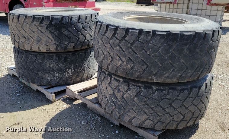 image for item DM7998 (4) Michelin tires and wheels