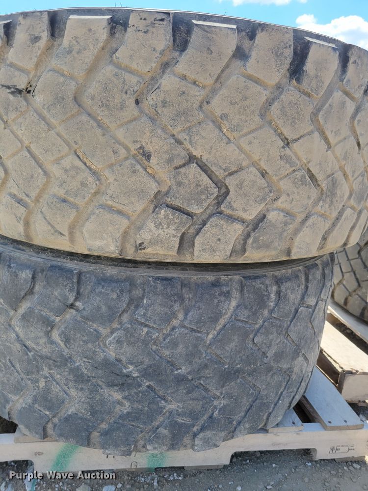 image for item DM7998 (4) Michelin tires and wheels