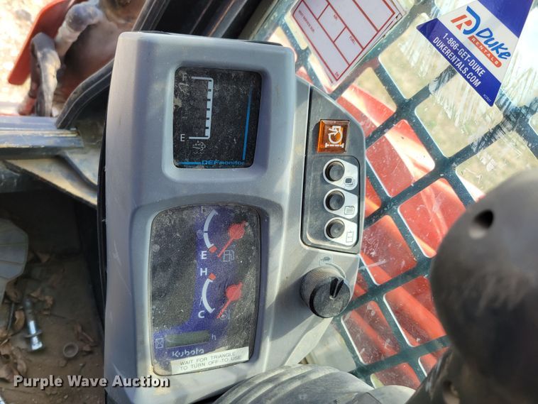 image for item DM8010 2017 Kubota SVL95-2S  tracked skid steer loader