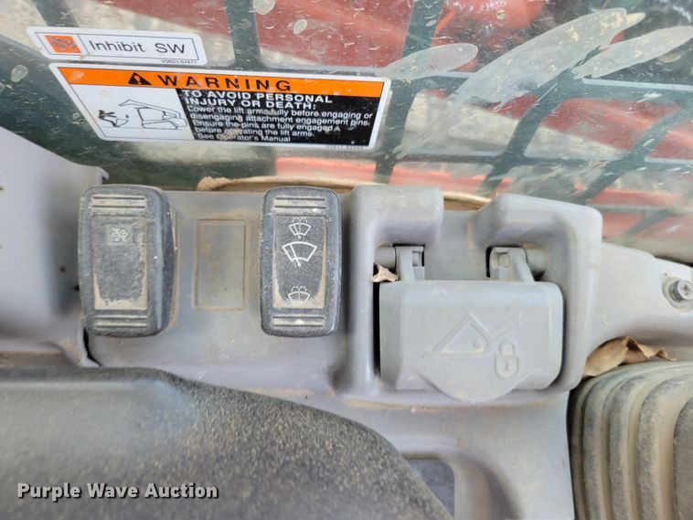 image for item DM8010 2017 Kubota SVL95-2S  tracked skid steer loader