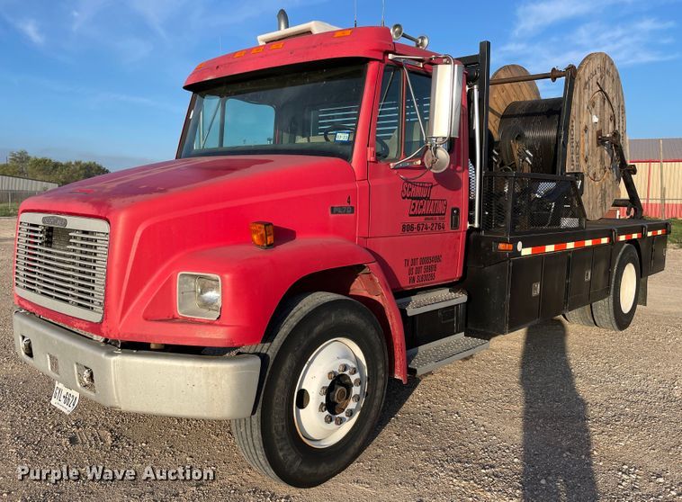 image for item DN5138 1995 Freightliner FL70  Figure 8 fiber optic reel truck