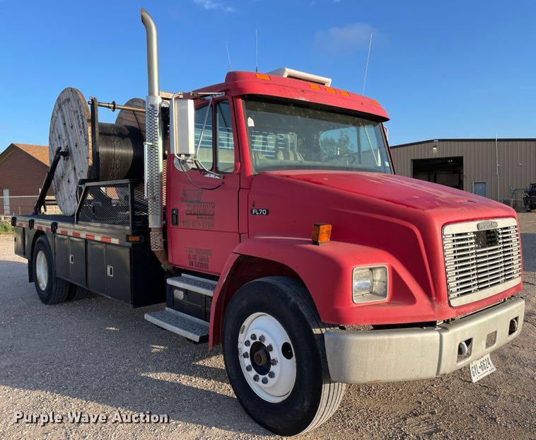 image for item DN5138 1995 Freightliner FL70  Figure 8 fiber optic reel truck