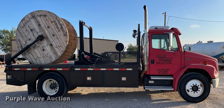 image for item DN5138 1995 Freightliner FL70  Figure 8 fiber optic reel truck