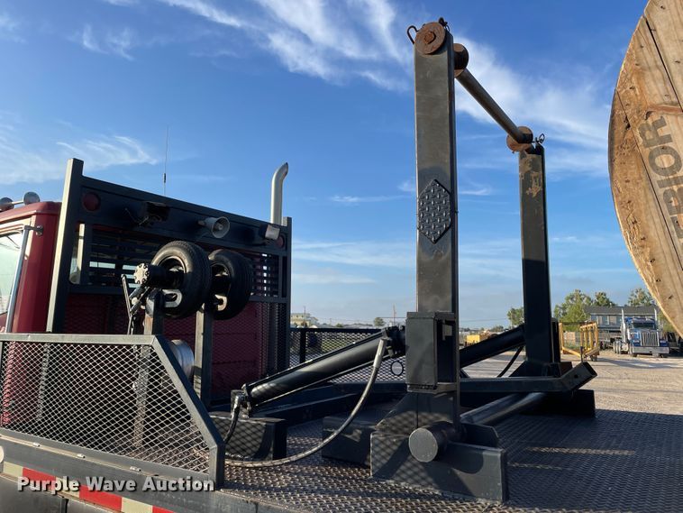 image for item DN5138 1995 Freightliner FL70  Figure 8 fiber optic reel truck