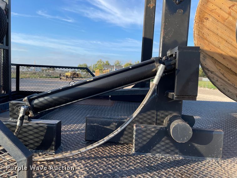 image for item DN5138 1995 Freightliner FL70  Figure 8 fiber optic reel truck