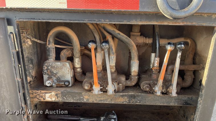 image for item DN5138 1995 Freightliner FL70  Figure 8 fiber optic reel truck