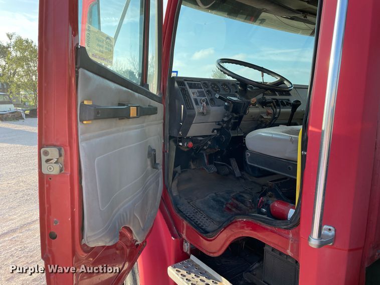 image for item DN5138 1995 Freightliner FL70  Figure 8 fiber optic reel truck