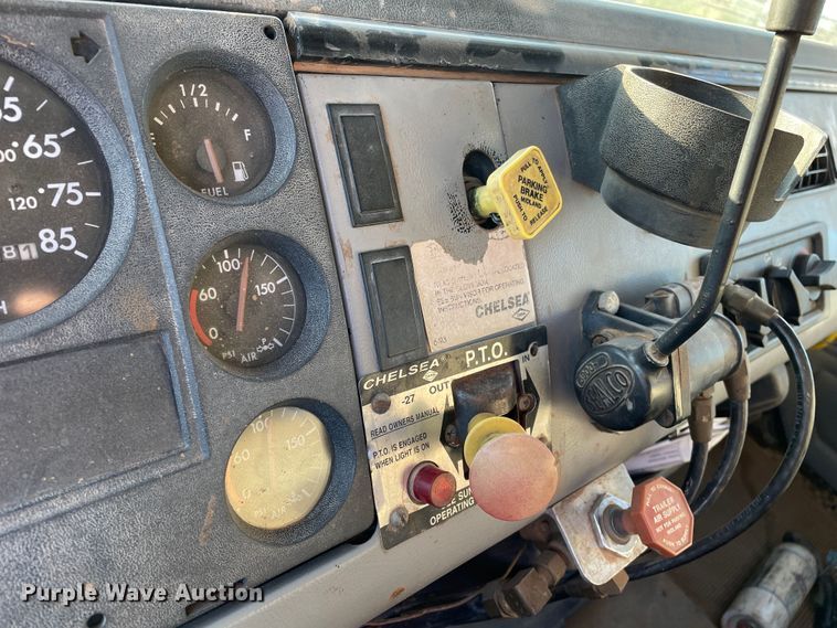 image for item DN5138 1995 Freightliner FL70  Figure 8 fiber optic reel truck