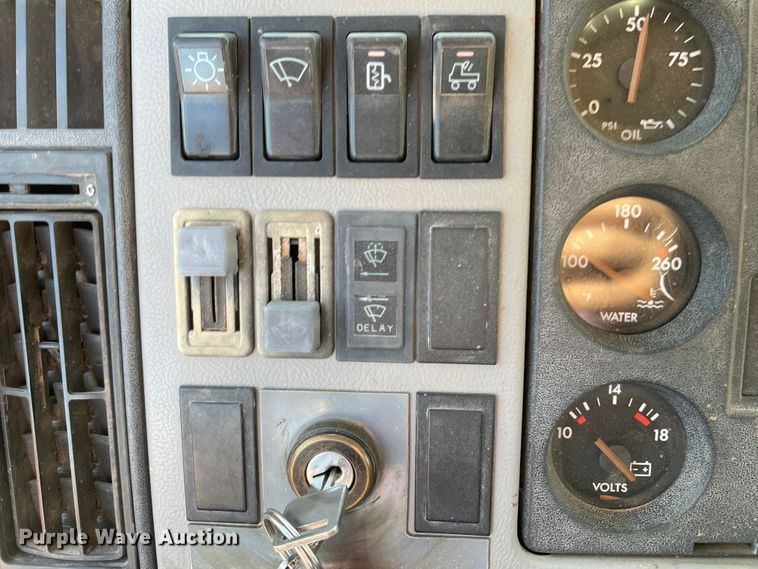 image for item DN5138 1995 Freightliner FL70  Figure 8 fiber optic reel truck