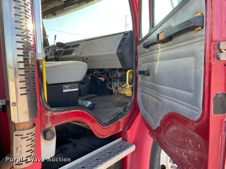 image for item DN5138 1995 Freightliner FL70  Figure 8 fiber optic reel truck