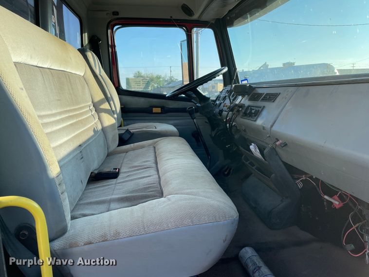 image for item DN5138 1995 Freightliner FL70  Figure 8 fiber optic reel truck