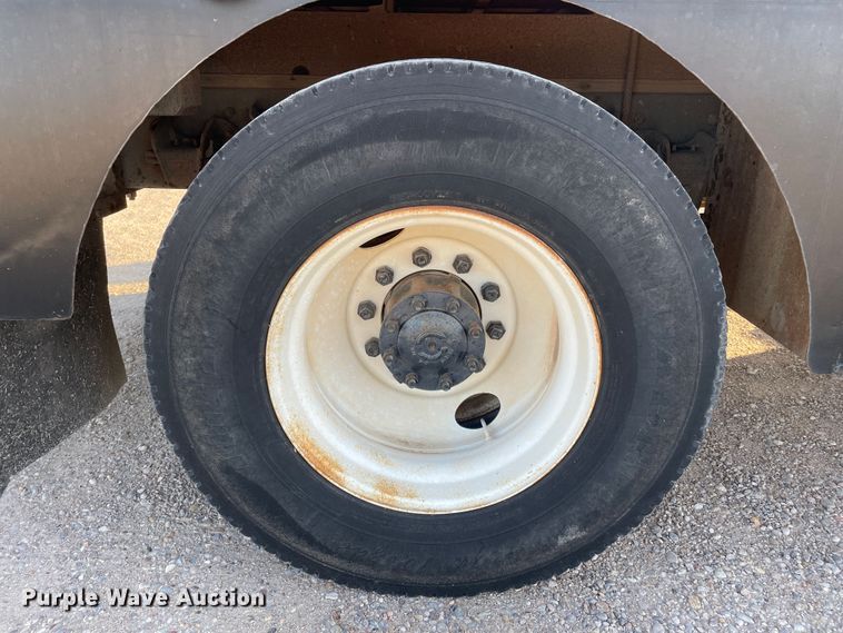 image for item DN5138 1995 Freightliner FL70  Figure 8 fiber optic reel truck