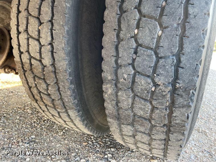 image for item DN5138 1995 Freightliner FL70  Figure 8 fiber optic reel truck