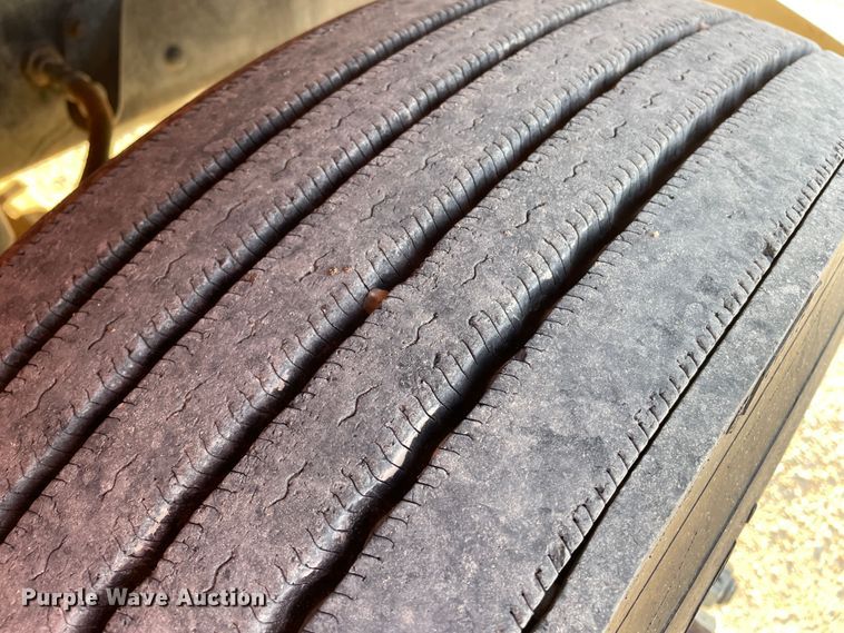 image for item DN5138 1995 Freightliner FL70  Figure 8 fiber optic reel truck