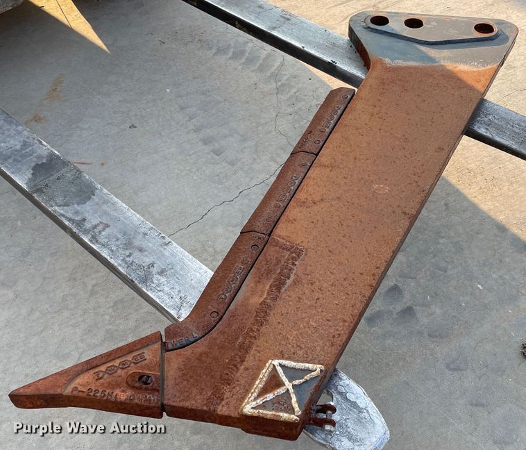 image for item DN5157 2017 Ditch Witch RT80 Quad  vibratory cable plow