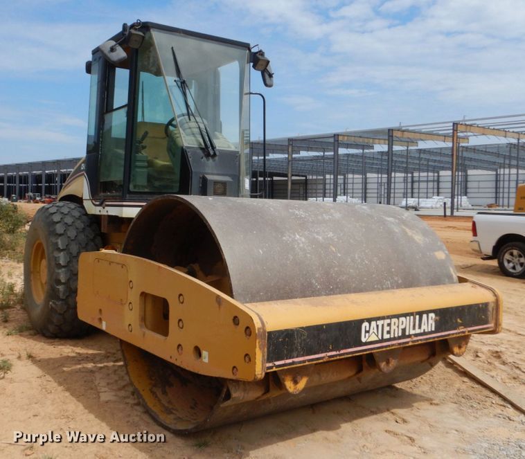 image for item DO1446 2005 Caterpillar CS-563E  single drum vibratory roller