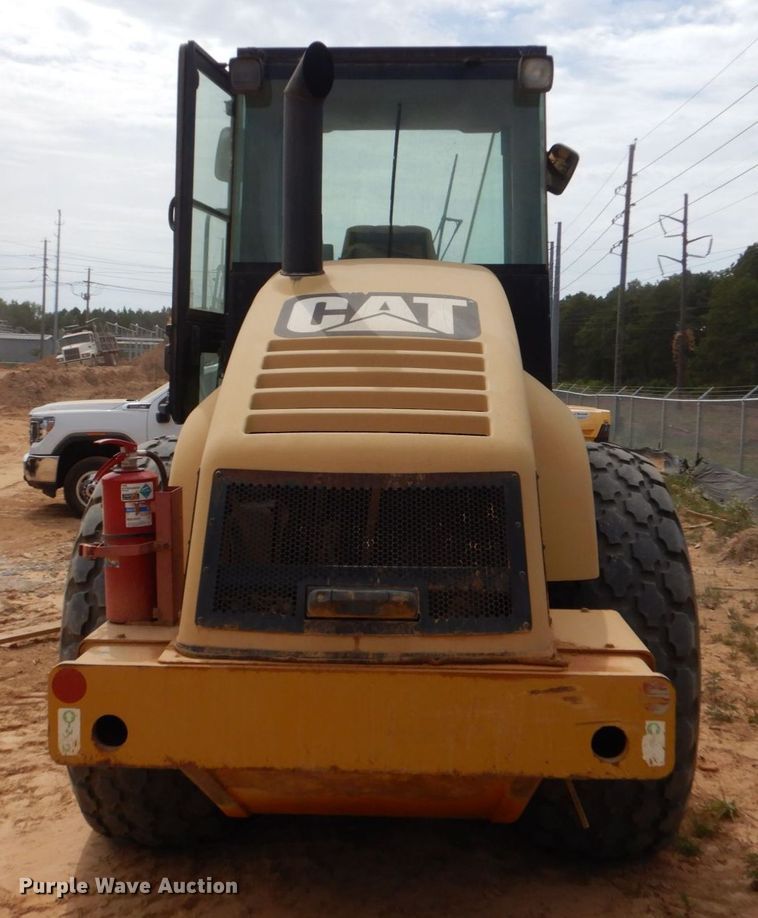 image for item DO1446 2005 Caterpillar CS-563E  single drum vibratory roller