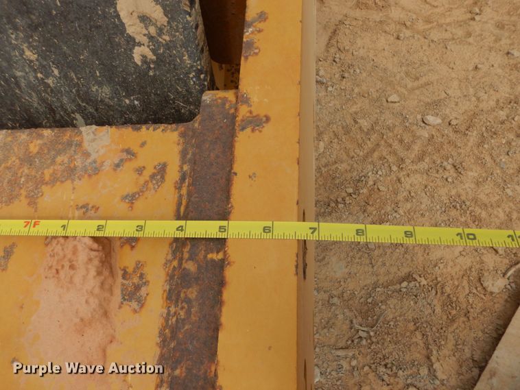 image for item DO1446 2005 Caterpillar CS-563E  single drum vibratory roller