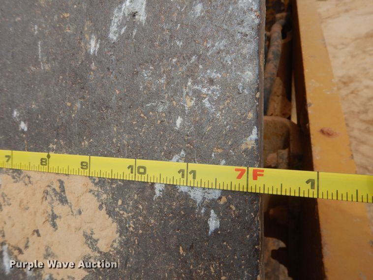 image for item DO1446 2005 Caterpillar CS-563E  single drum vibratory roller