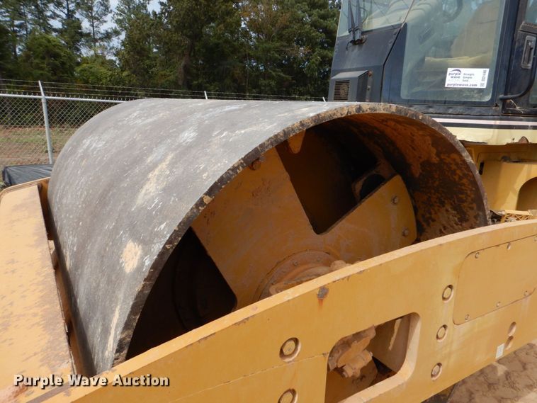 image for item DO1446 2005 Caterpillar CS-563E  single drum vibratory roller