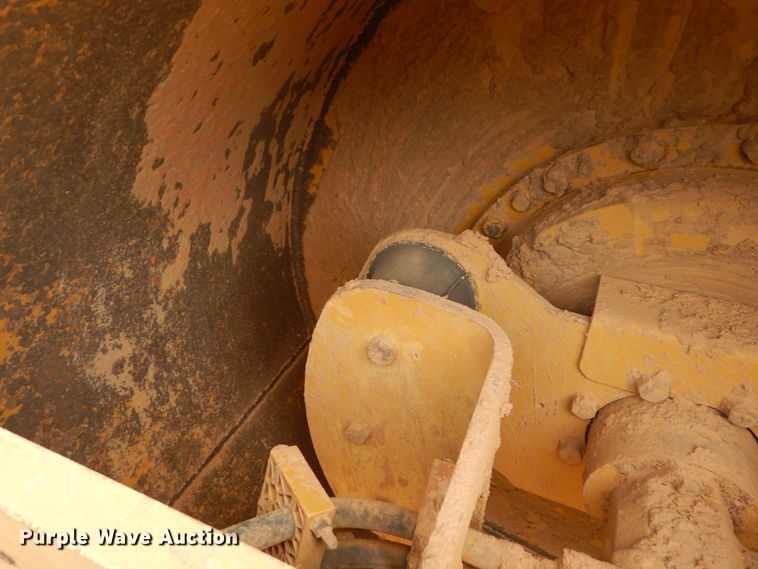 image for item DO1446 2005 Caterpillar CS-563E  single drum vibratory roller