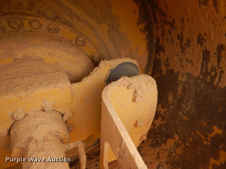 image for item DO1446 2005 Caterpillar CS-563E  single drum vibratory roller