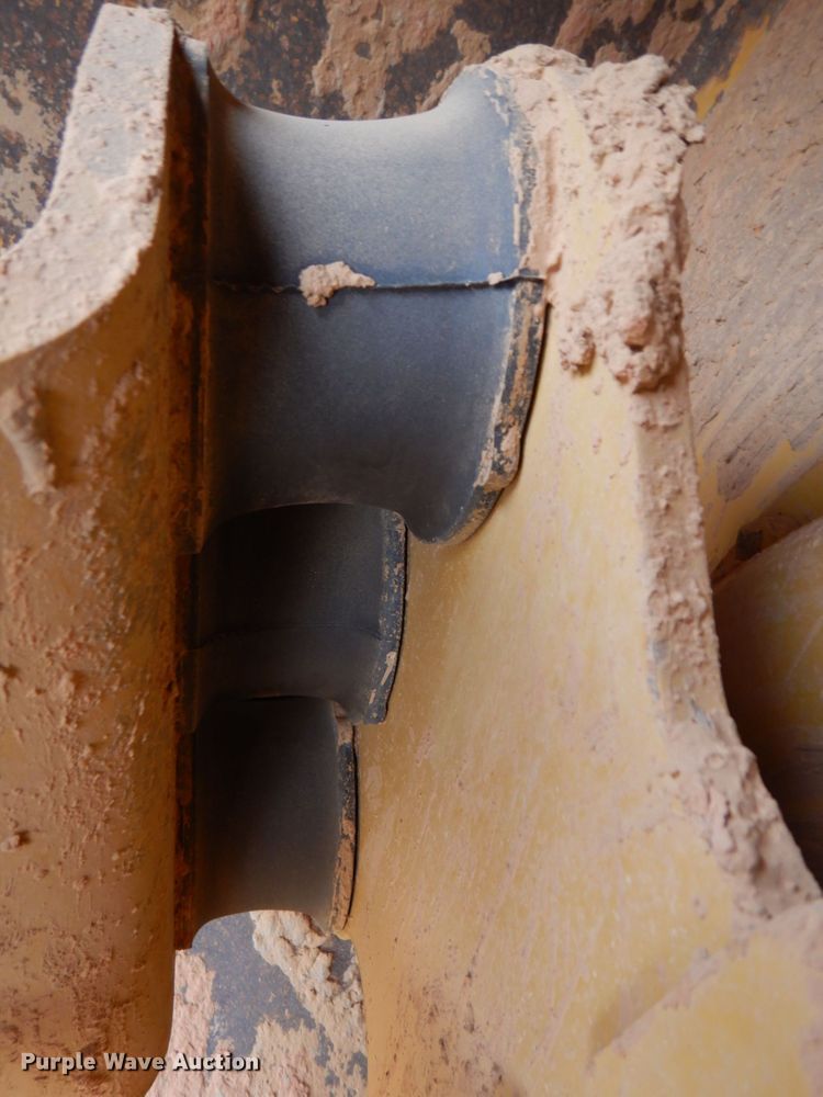 image for item DO1446 2005 Caterpillar CS-563E  single drum vibratory roller