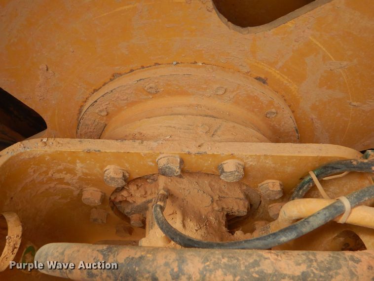 image for item DO1446 2005 Caterpillar CS-563E  single drum vibratory roller