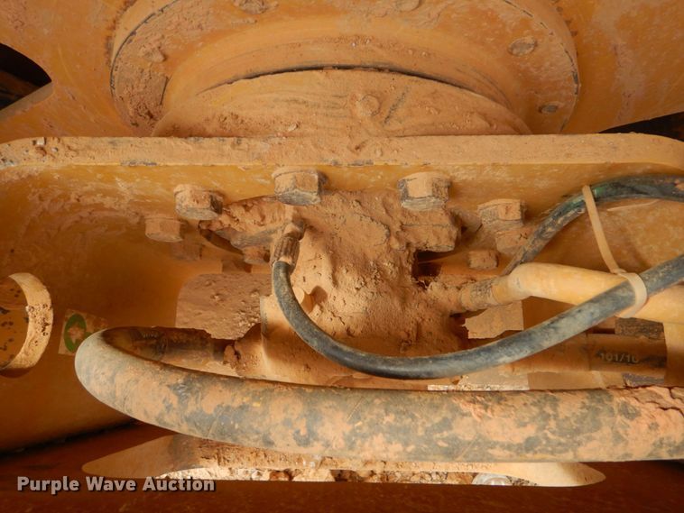 image for item DO1446 2005 Caterpillar CS-563E  single drum vibratory roller