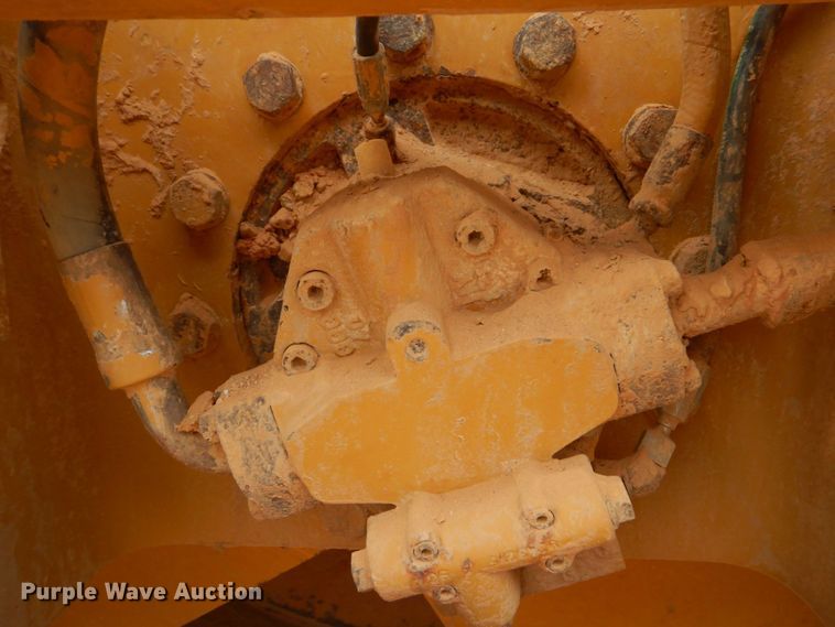 image for item DO1446 2005 Caterpillar CS-563E  single drum vibratory roller