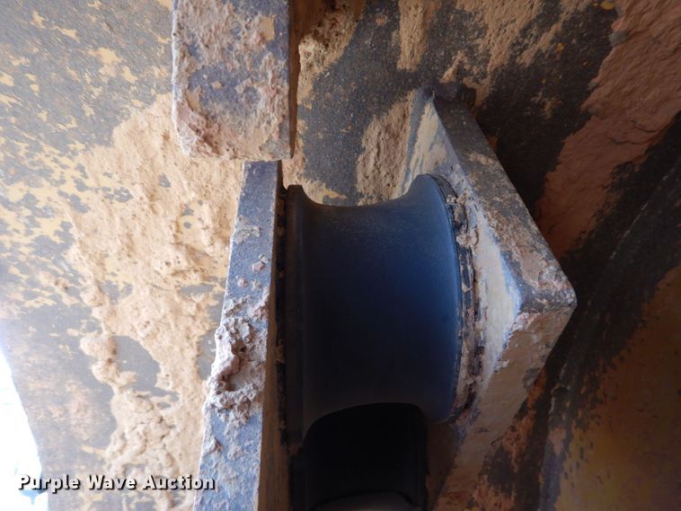 image for item DO1446 2005 Caterpillar CS-563E  single drum vibratory roller