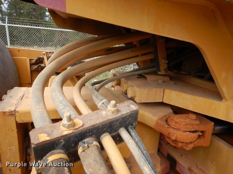 image for item DO1446 2005 Caterpillar CS-563E  single drum vibratory roller