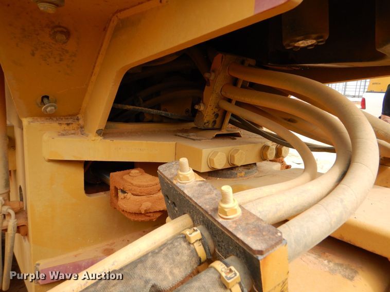 image for item DO1446 2005 Caterpillar CS-563E  single drum vibratory roller