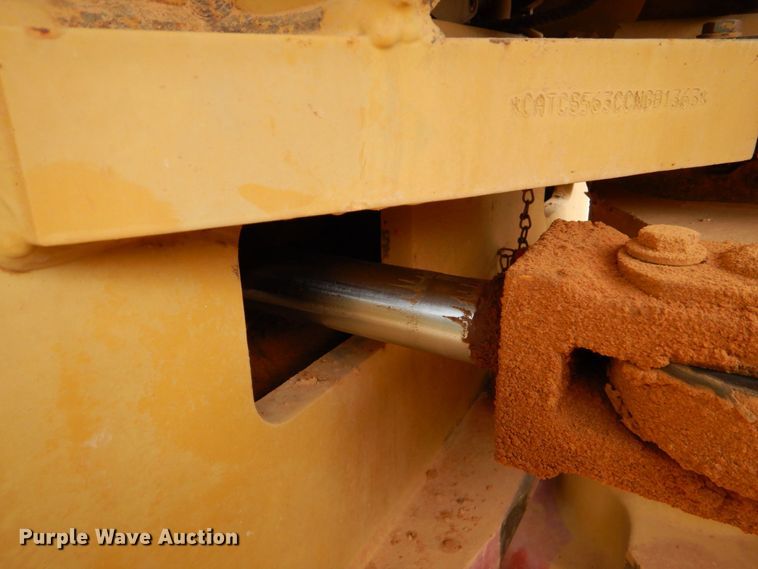 image for item DO1446 2005 Caterpillar CS-563E  single drum vibratory roller