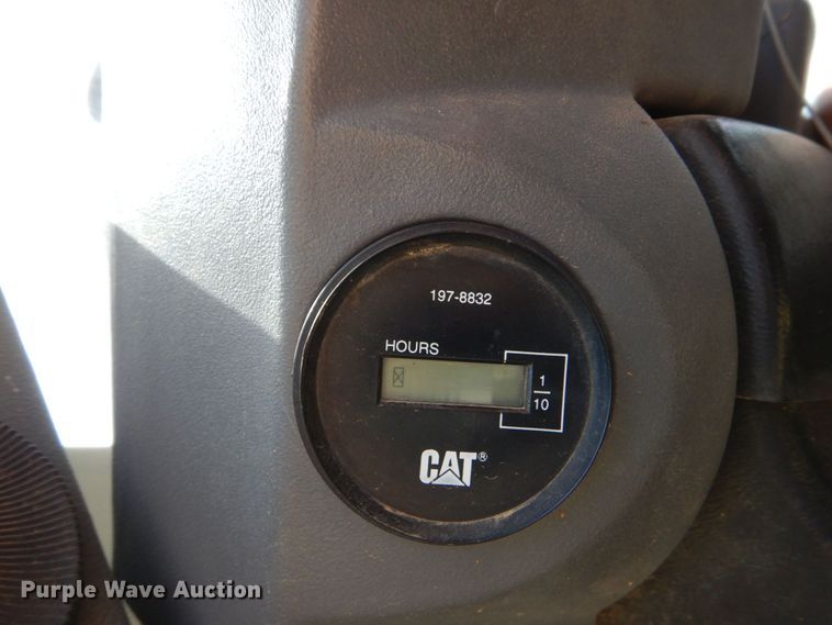 image for item DO1446 2005 Caterpillar CS-563E  single drum vibratory roller